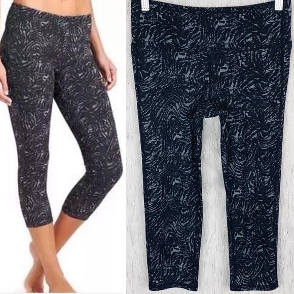 Athleta Pants - Athleta | Zebra Chaturanga Workout Capri S